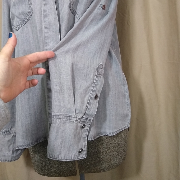 Cloth & Stone gray chambray button up blouse - Picture 6 of 15